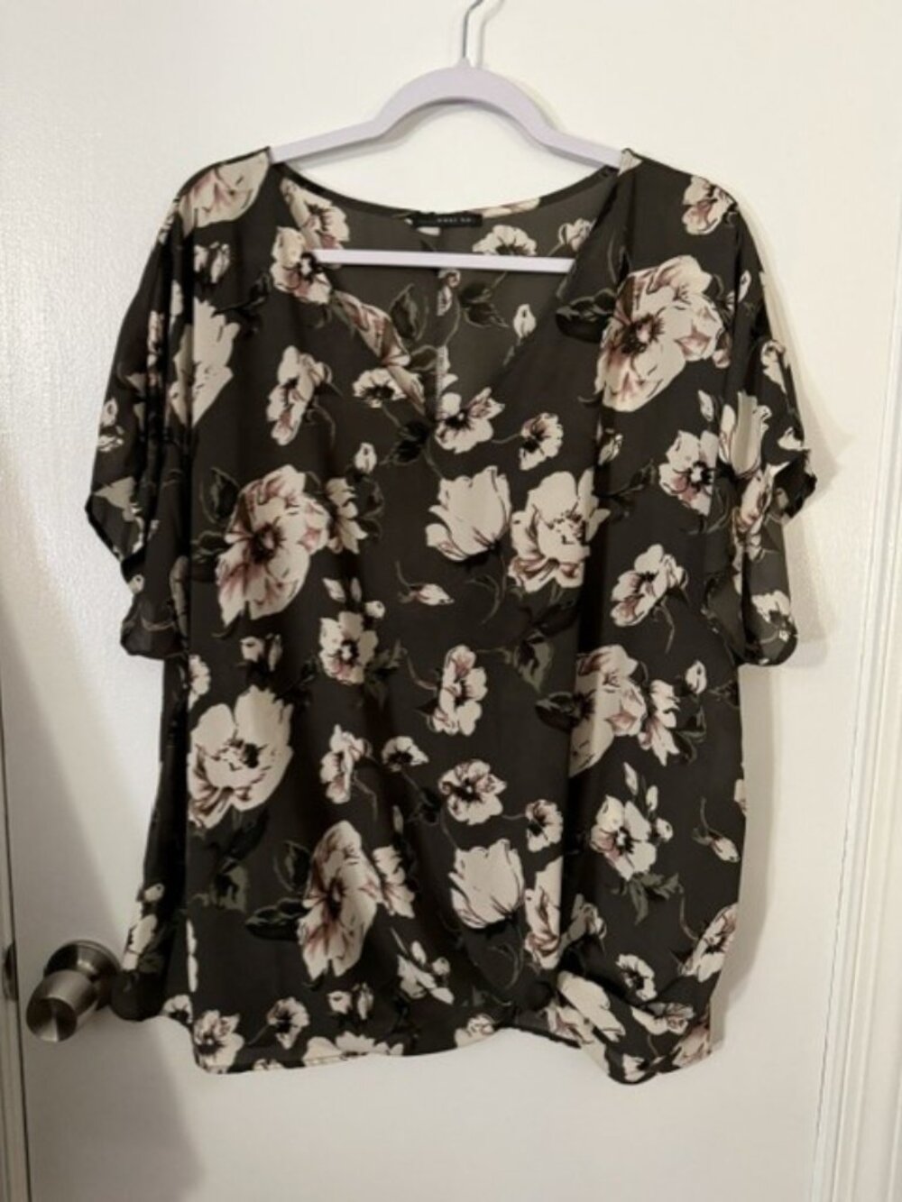 West Kei Floral Twist-Front Blouse Size 2X Olive Green V-Neck Short Sleeve